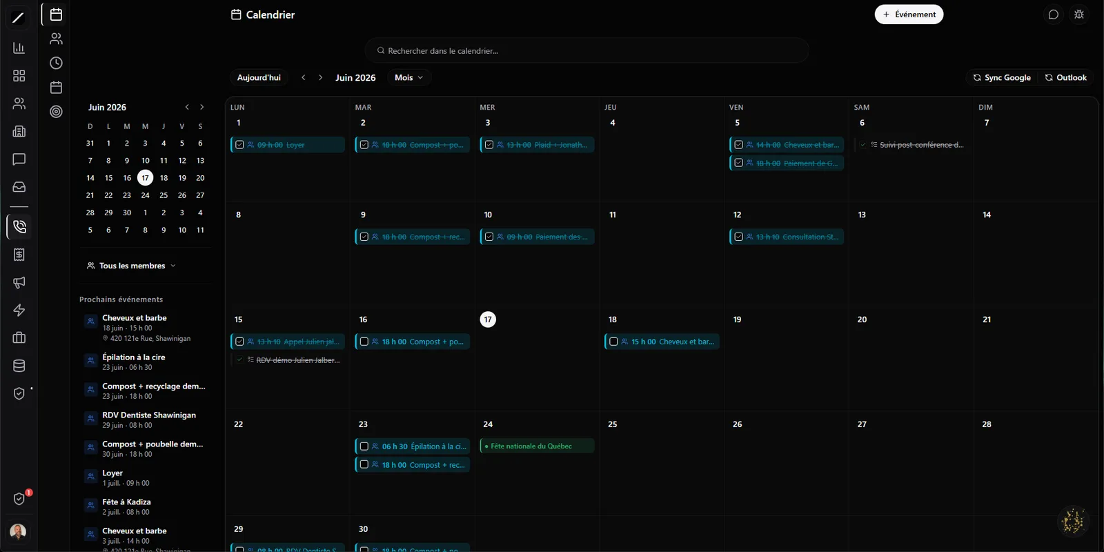 Agenda toncrm.io en vue mois : événements colorés par membre, panneau latéral avec mini-calendrier et prochains événements, boutons Sync Google et Outlook, et la Fête nationale du Québec bloquée le 24 juin.