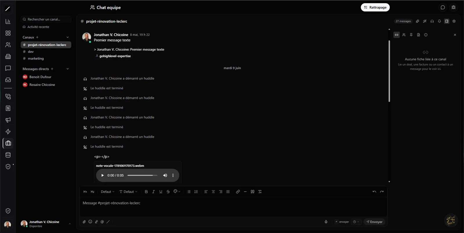 Chat d'équipe toncrm.io : un canal avec ses messages, une mention de facture en carte CRM cliquable et un événement de deal gagné posté automatiquement.