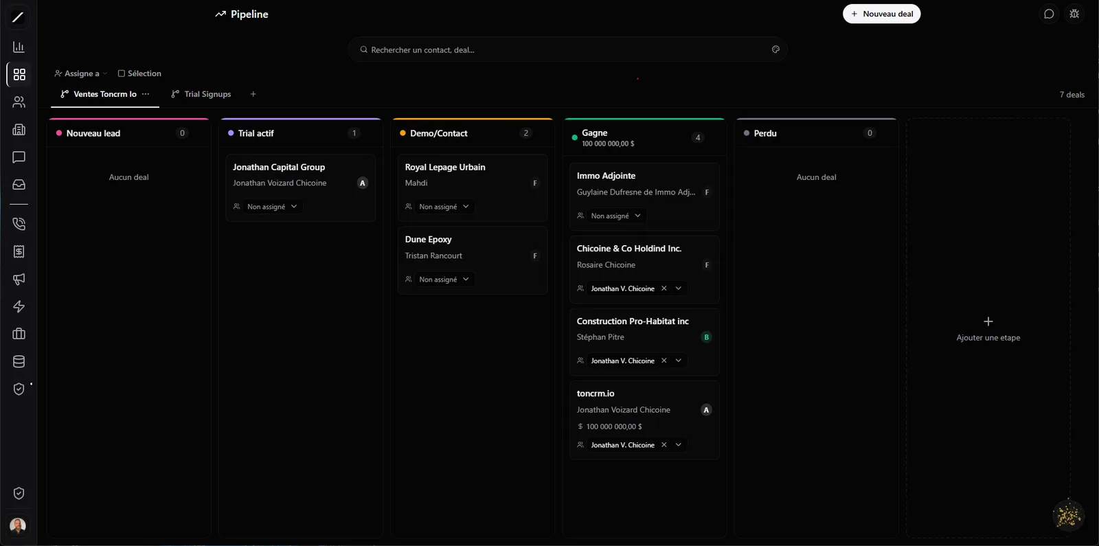 Pipeline Kanban toncrm.io : colonnes Nouveau lead, Trial actif, Demo/Contact, Gagné et Perdu, avec des cartes de deals, leur grade et leur responsable.