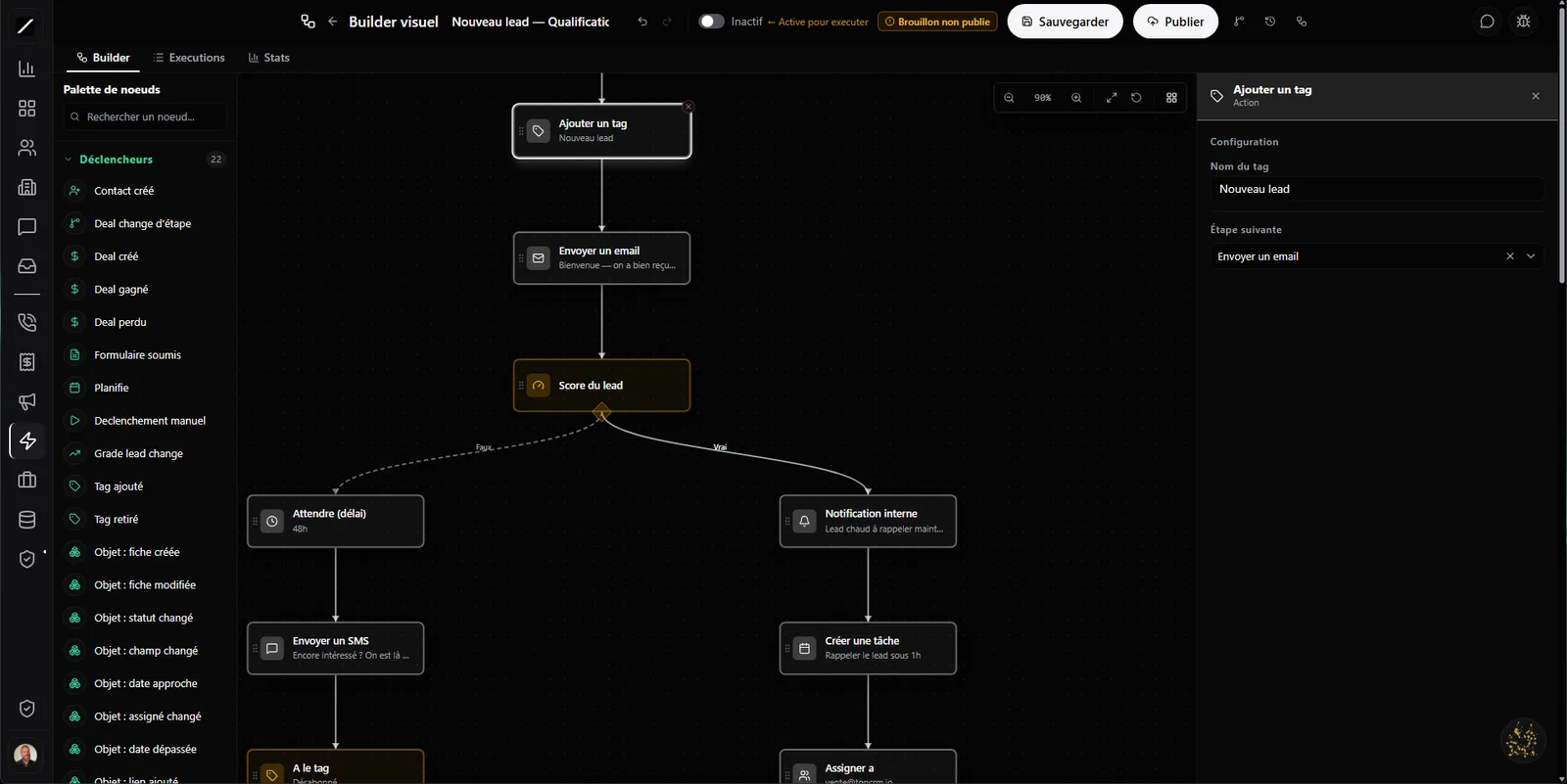 Builder de workflows toncrm.io : le canvas visuel avec ses blocs connectés, la palette de déclencheurs et la configuration d'une automatisation.