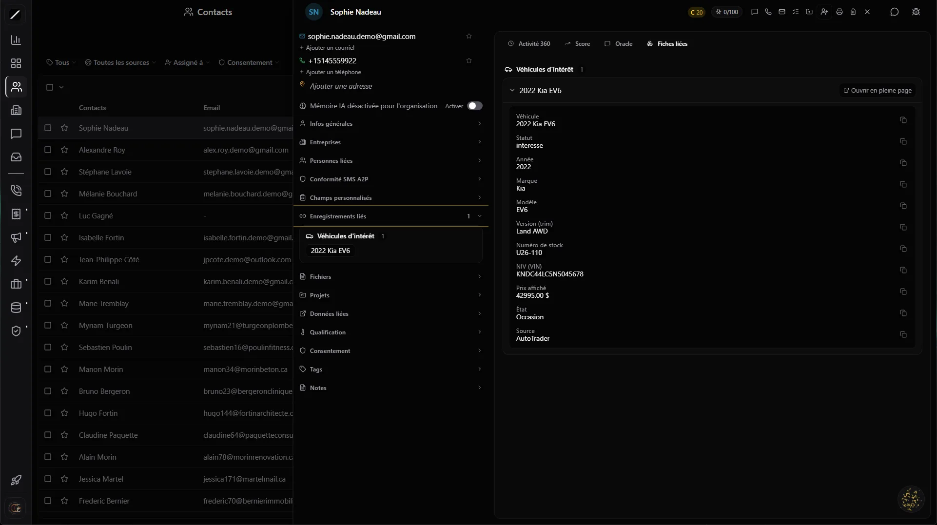 toncrm.io : fiche contact d'un acheteur avec ses véhicules liés : véhicule d'intérêt (VIN, année, kilométrage, prix), véhicule en échange et demande de financement.